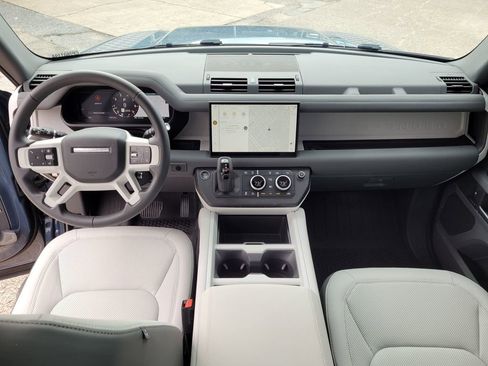 Used 2025 Land Rover Defender 90 S image 29
