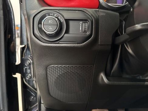 Used 2023 Jeep Gladiator Rubicon w/ Cold Weather Group image 29