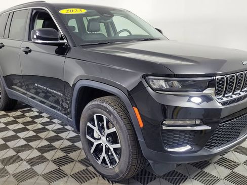Used 2023 Jeep Grand Cherokee Limited image 1