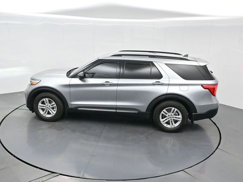 Used 2024 Ford Explorer XLT RWD image 49