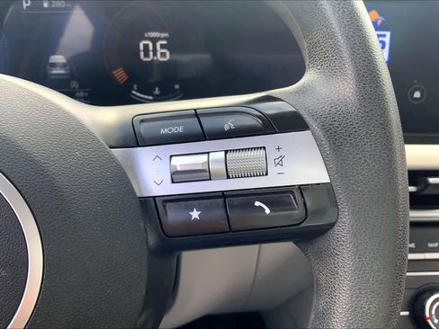 Used 2025 Hyundai Tucson SE FWD image 25