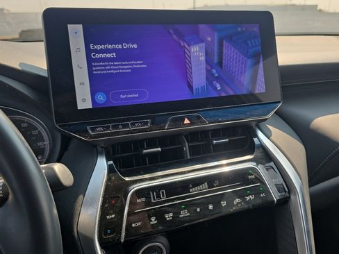 Certified 2023 Toyota Venza XLE AWD/4WD image 12