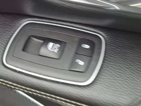 Used 2019 RAM 1500 Laramie AWD/4WD image 36
