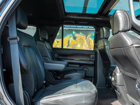 Used 2018 Ford Expedition Limited w/ Equipment Group 301A RWD image 22