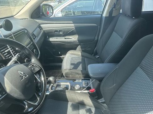 Used 2018 Mitsubishi Outlander SE AWD/4WD image 10