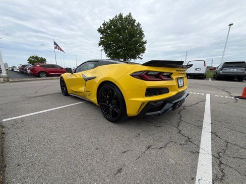 Used 2025 Chevrolet Corvette Z06 w/ Stealth Interior Trim Package RWD image 5