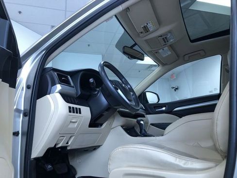 Used 2015 Toyota Highlander XLE image 10