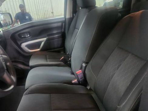 Used 2019 Nissan Titan SV RWD image 6