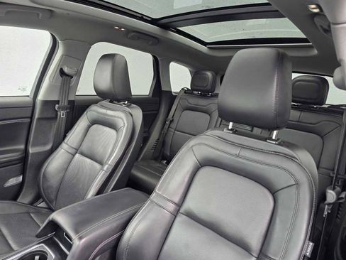 Used 2022 Lincoln Corsair AWD w/ Premium Package image 12