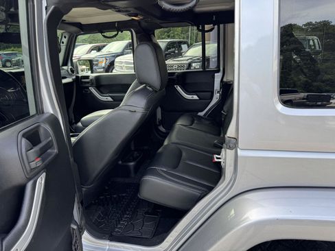 Used 2015 Jeep Wrangler Unlimited Sahara w/ Dual Top Group AWD/4WD image 6