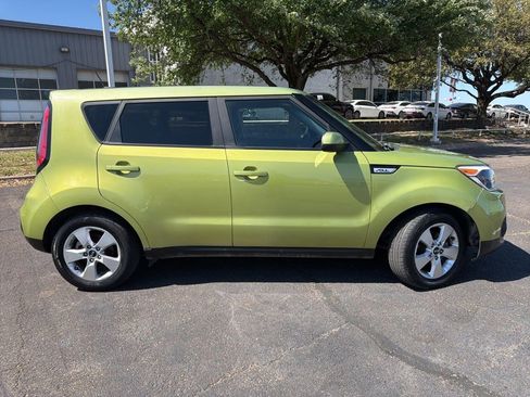 Used 2019 Kia Soul Base image 2