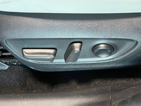 Used 2022 Toyota RAV4 XLE Premium AWD/4WD image 18