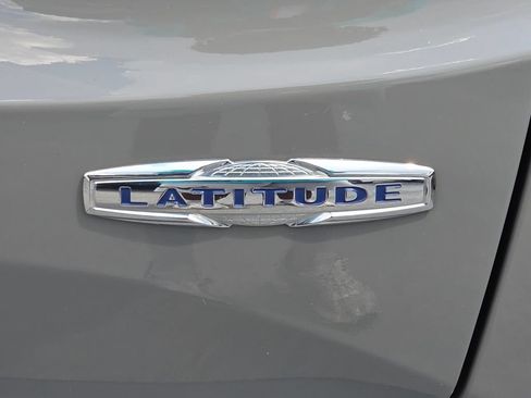 Used 2019 Jeep Renegade Latitude FWD image 12