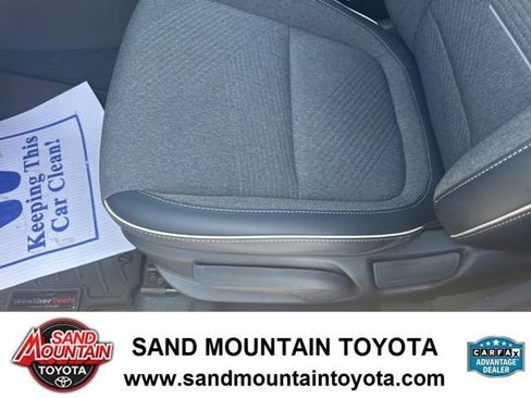 Used 2024 Hyundai Venue Limited FWD image 14