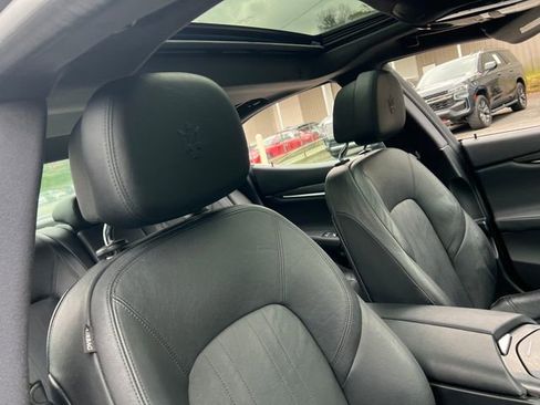 Used 2018 Maserati Ghibli GranSport image 34