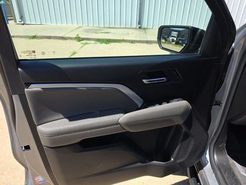 Used 2024 Chevrolet Colorado ZR2 w/ Technology Package AWD/4WD image 16