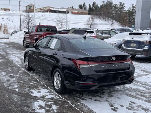 Used 2023 Hyundai Elantra SE w/ Preferred Accessory Package image 3