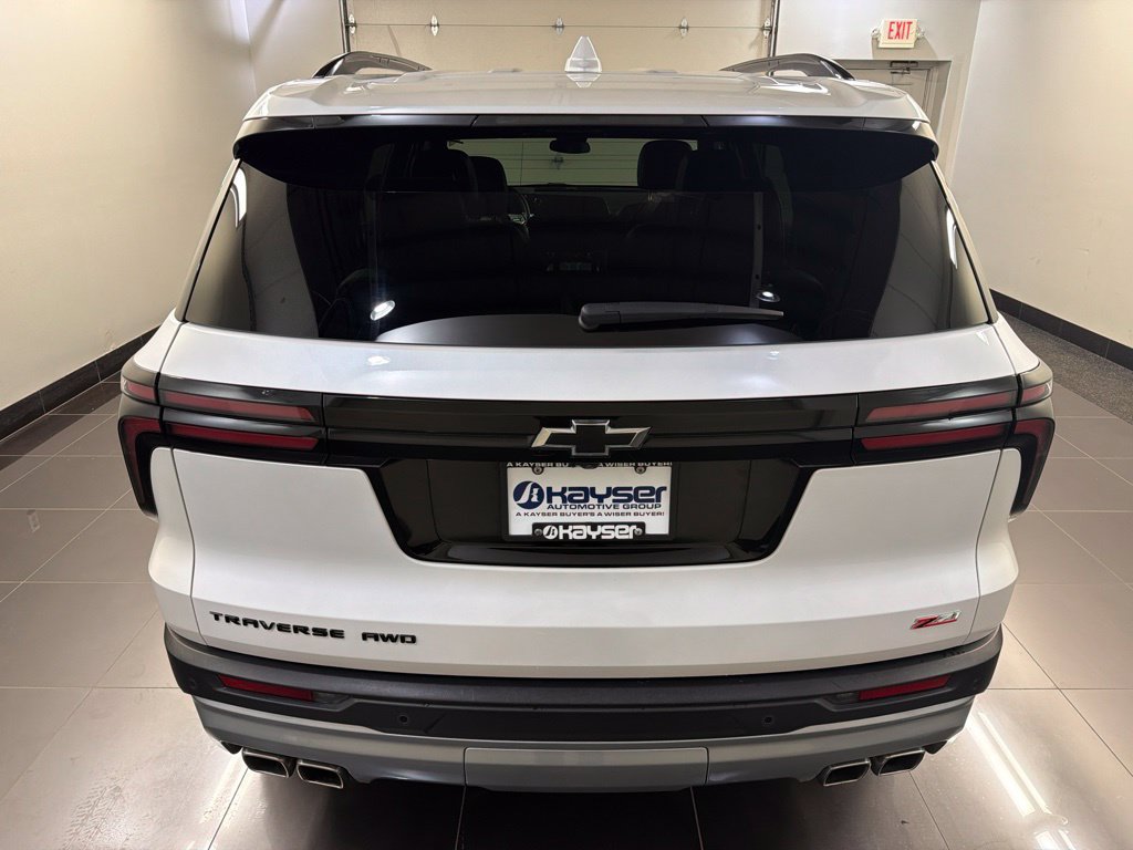 Used 2024 Chevrolet Traverse Z71 AWD/4WD image 5