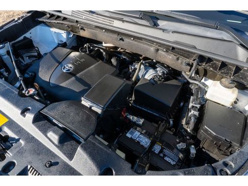 Used 2019 Toyota Highlander XLE image 32