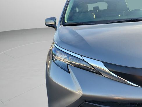Used 2026 Toyota Sienna XLE FWD image 17