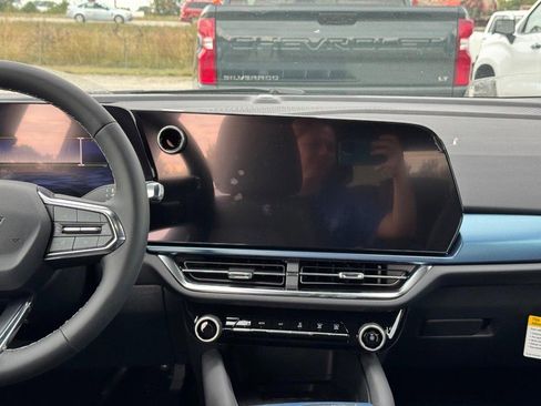 New 2026 Chevrolet Equinox EV LT image 8