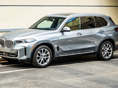 Used 2026 BMW X5 xDrive40i w/ Climate Comfort Package AWD/4WD image 3