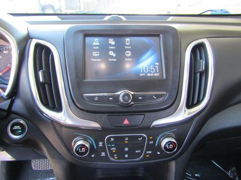 Used 2018 Chevrolet Equinox LT image 18