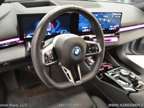 Used 2025 BMW 550e xDrive w/ Premium Package AWD/4WD image 29