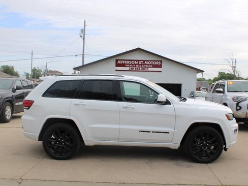 Used 2018 Jeep Grand Cherokee Altitude AWD/4WD image 1