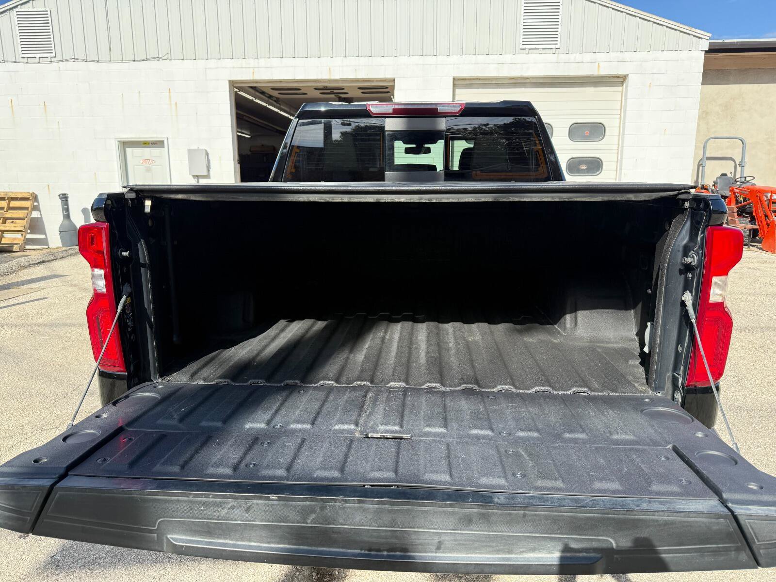 Used 2022 Chevrolet Silverado 1500 High Country w/ Z71 Off-Road Package AWD/4WD image 12