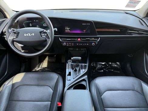 Used 2024 Kia Niro SX image 10