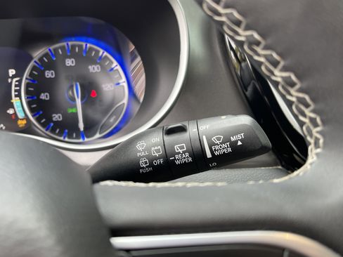 Used 2024 Chrysler Pacifica Touring-L image 20