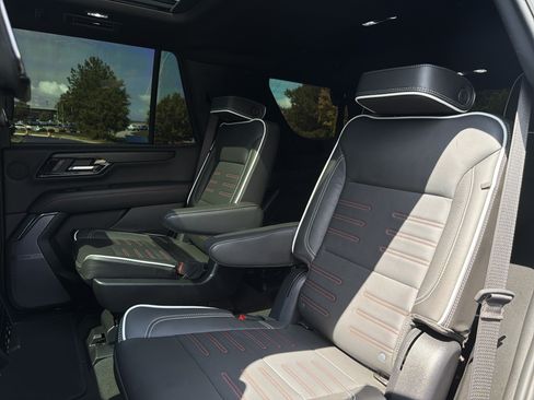 Used 2025 GMC Yukon AT4 Ultimate AWD/4WD image 8