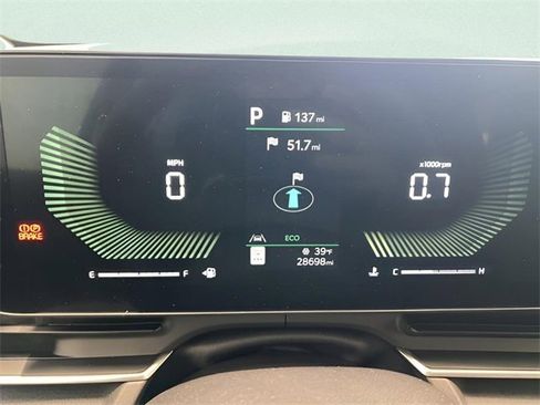 Used 2025 Kia Carnival EX image 20