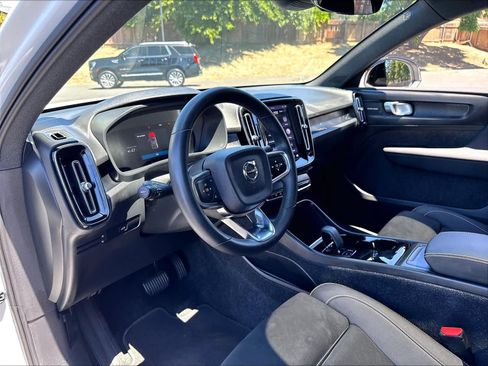 Used 2023 Volvo C40 P8 Recharge Ultimate AWD/4WD image 17