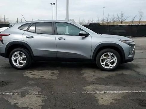 Certified 2025 Chevrolet Trax LS w/ LS Convenience Package FWD image 9