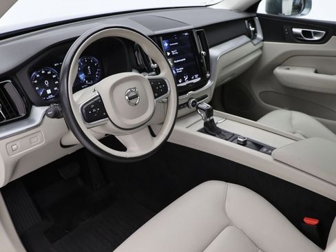 Used 2018 Volvo XC60 T6 Momentum w/ Vision Package image 14