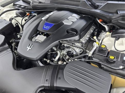 Used 2022 Maserati Quattroporte Modena image 18