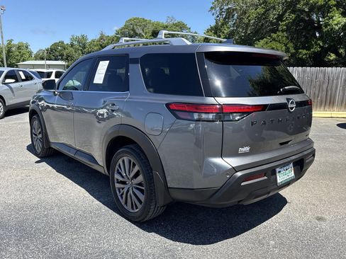 Used 2023 Nissan Pathfinder SL w/ SL Premium Package FWD image 3