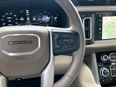 Used 2023 GMC Yukon Denali AWD/4WD image 25