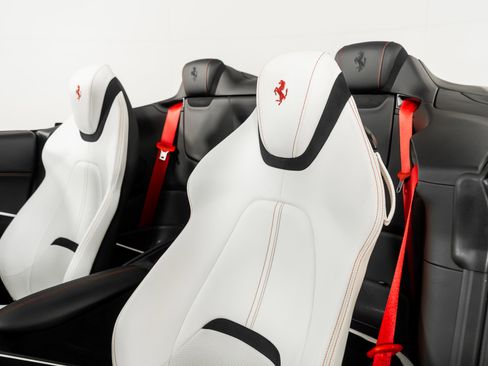 Used 2024 Ferrari Roma Base image 3