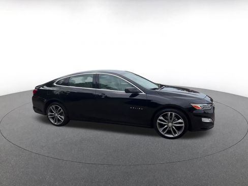 Used 2024 Chevrolet Malibu LT image 2