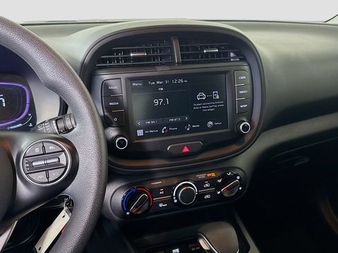 Used 2025 Kia Soul LX w/ LX Technology Package image 18