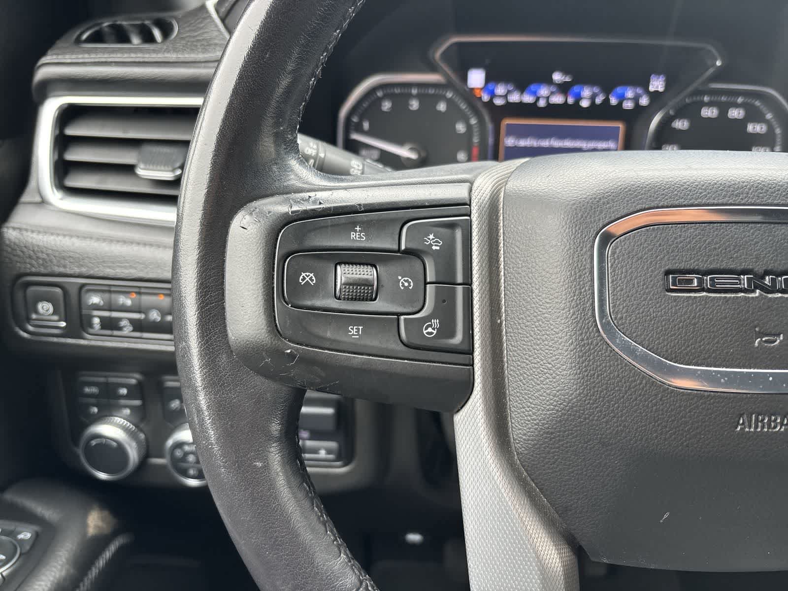 Used 2021 GMC Yukon Denali w/ Denali Premium Package AWD/4WD image 10