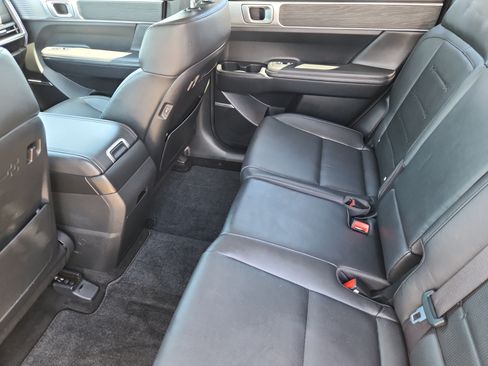 Used 2024 Hyundai Santa Fe Limited AWD/4WD image 16