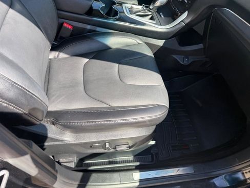 Used 2018 Ford Edge Titanium AWD/4WD image 23