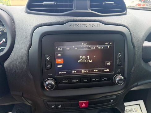 Used 2017 Jeep Renegade Altitude AWD/4WD image 19
