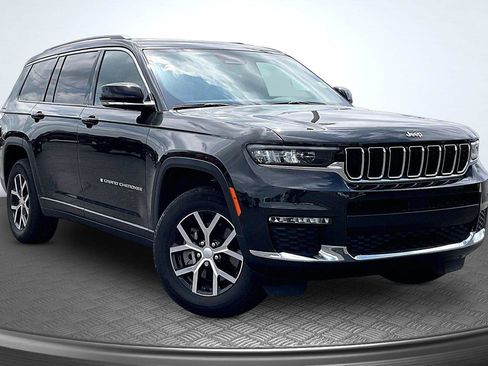 Used 2023 Jeep Grand Cherokee L Limited AWD/4WD image 13
