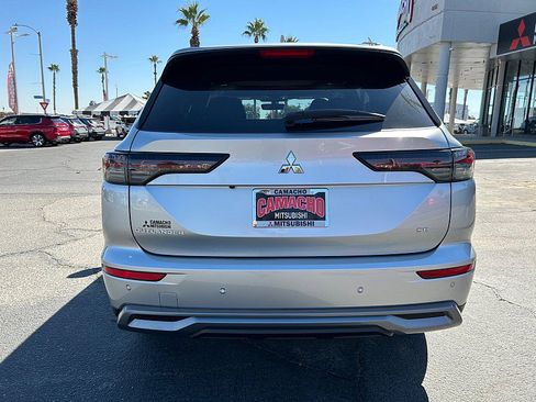 New 2025 Mitsubishi Outlander SE image 6