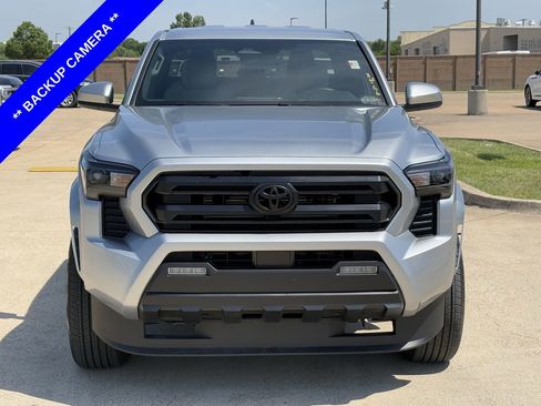 Used 2025 Toyota Tacoma SR5 AWD/4WD image 9
